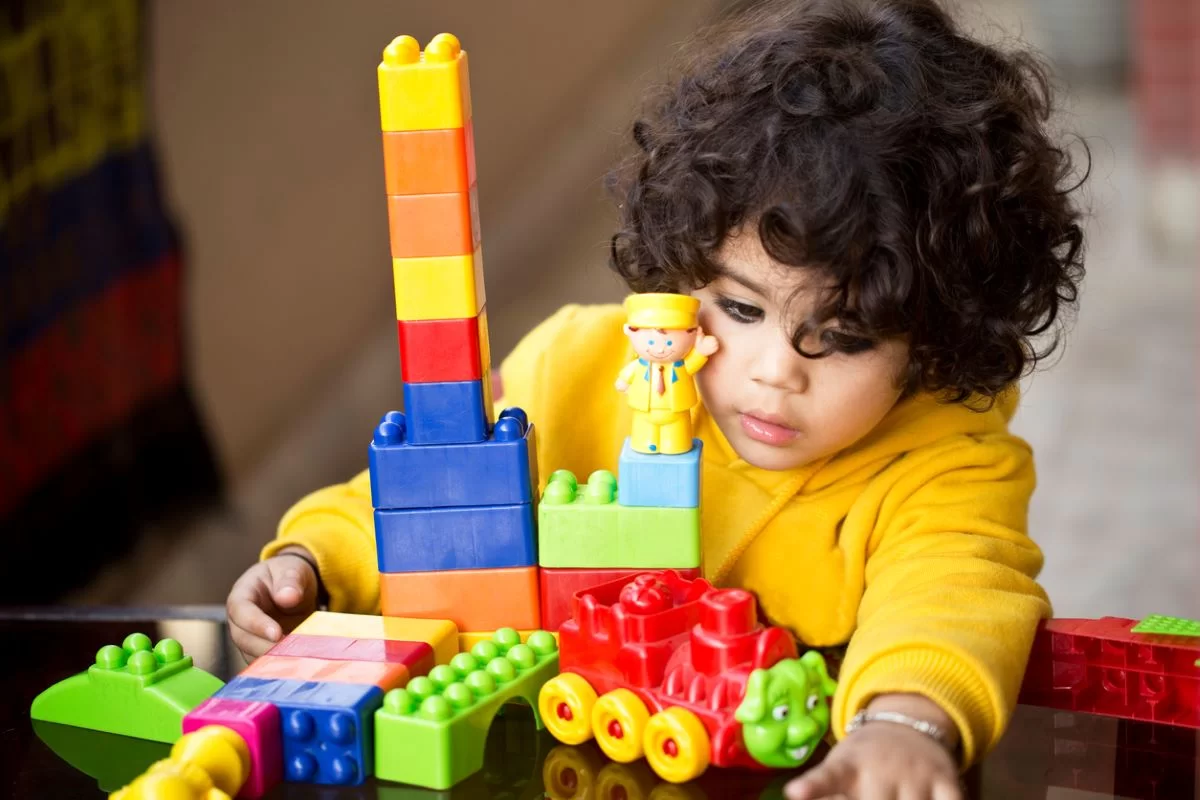 Uşaqlar üçün Montessori Oyuncaqlarını Seçərkən Nələrə Diqqət Etmeliyik?