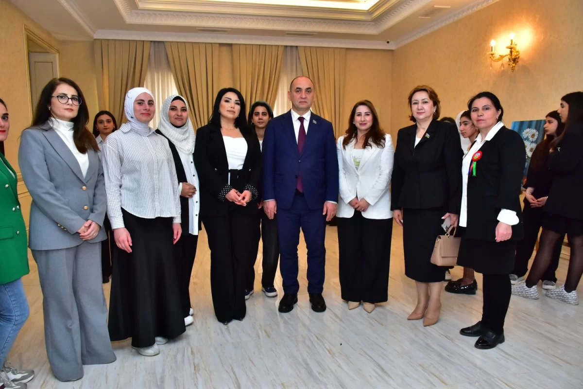 Heydər Əliyevin Müəllimə Baxışı: Fikir və Dəyər Tədbiri