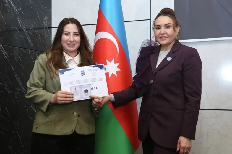2022–2025-ci illər ərzində qadın sahibkarlığının inkişafına verdiyim töhfələrə görə Azərbaycan Qadın Sahibkarlığının İnkişafı Assosiasiyası (AQŞİA) tərəfindən Təşəkkürnamə ilə təltif olunduq!